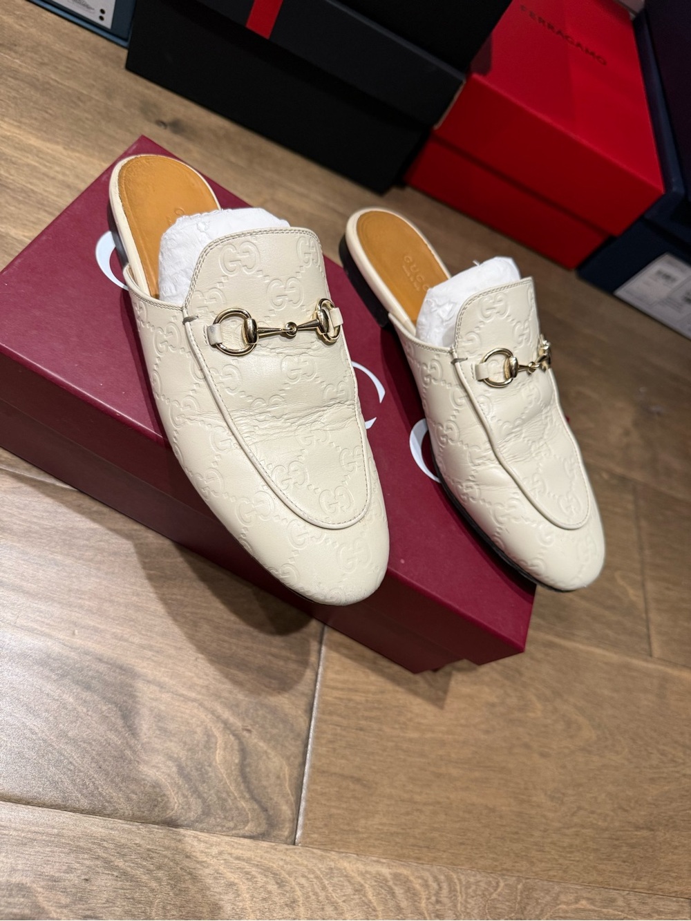 Gucci Cream Embossed GG Leather Horsebit Loafers - Picture 2 of 2